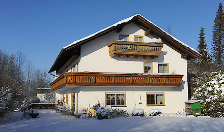 Gästehaus im Winter - Lam Bayerischer Wald